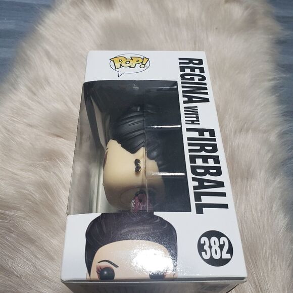 Funko Pop! Once Upon a Time - Regina with Fireball - Picture 4 of 5